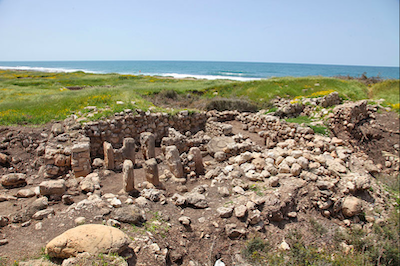 Tel Shikmona, a “four-room house” at the southern part of the mound (photo: M. Eisenberg).